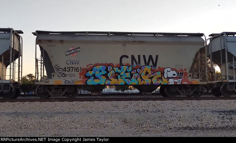 CNW 437161